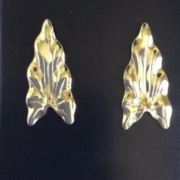 Vintage Elephant Ear Leaf Earrings - Picture 1 of 3